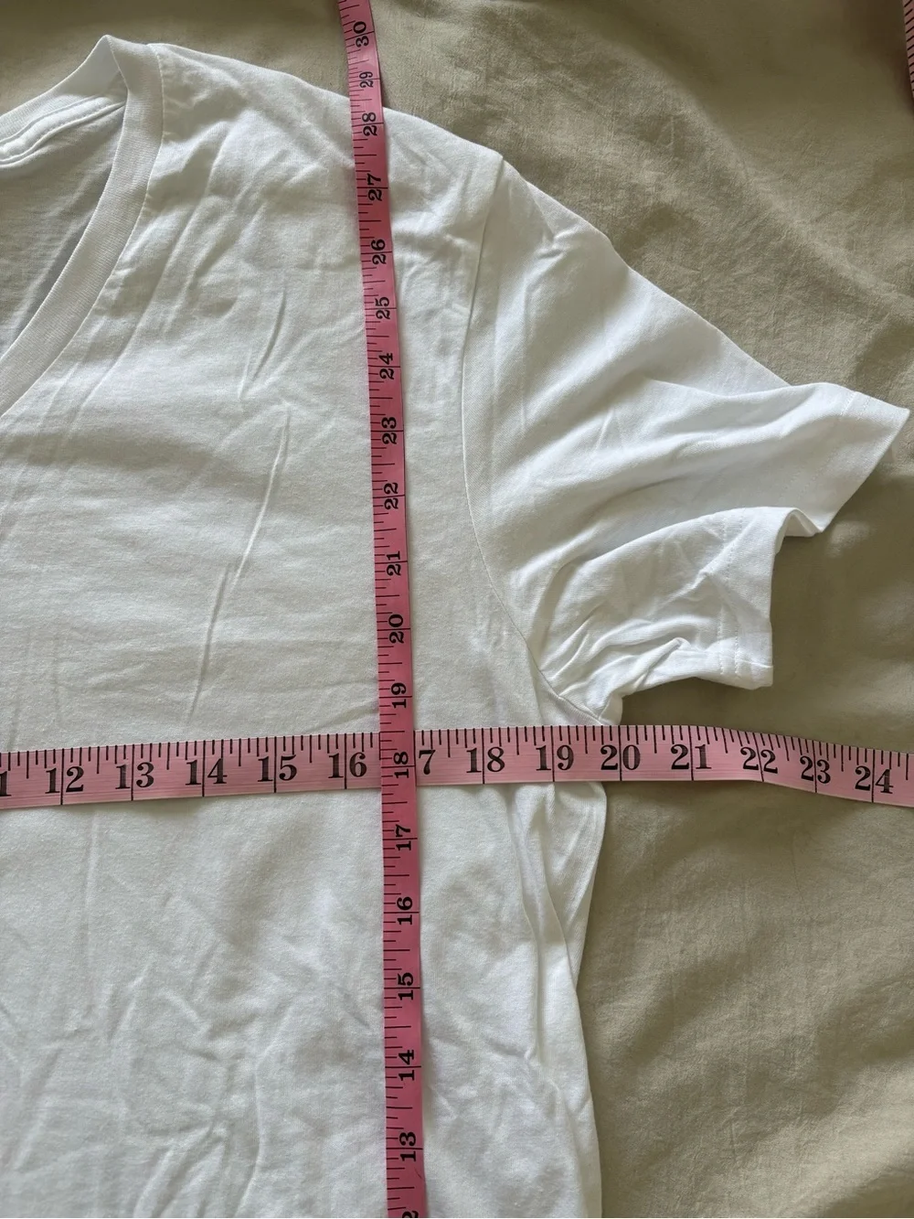 Polo by Ralph Lauren White V-Neck Tee with Navy Pony Accent Mens Size Medium